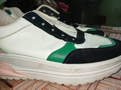 Brand ECS Stylo Bareze Batta Sarvis     Saiz 7/8 Urgent Sell Like New