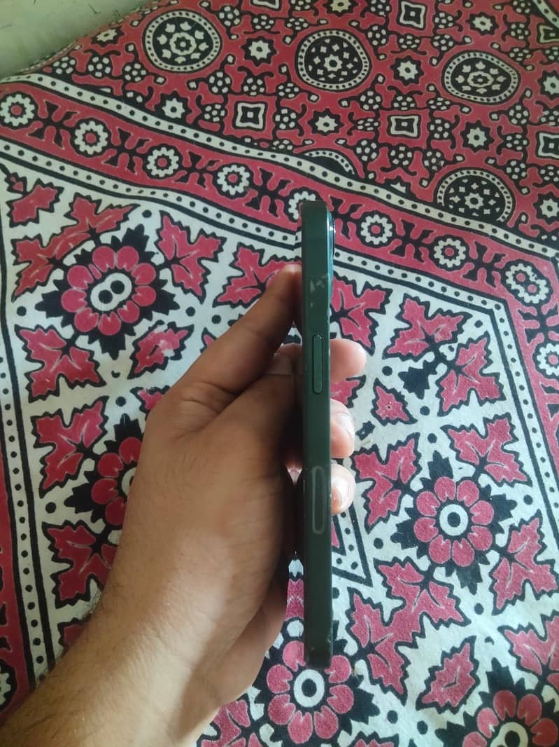 Apple iPhone 13 1