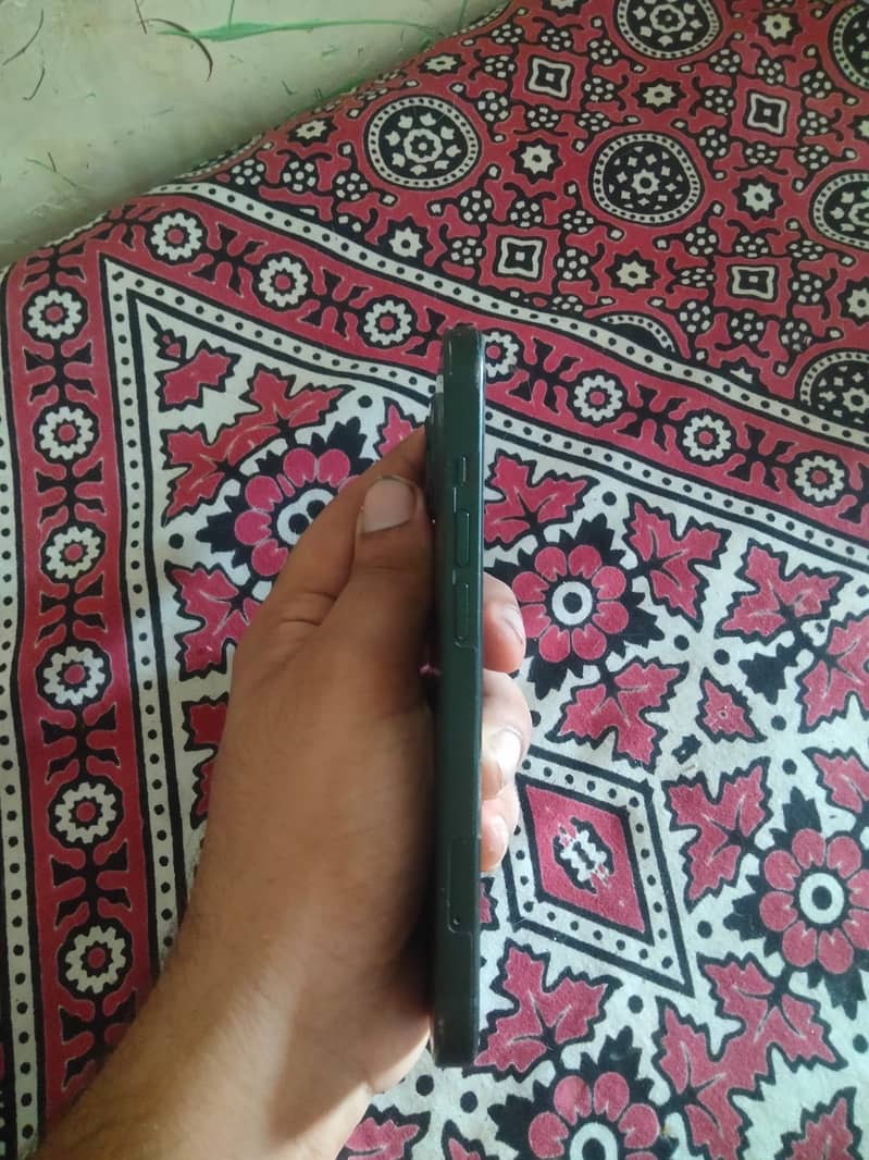 Apple iPhone 13 2