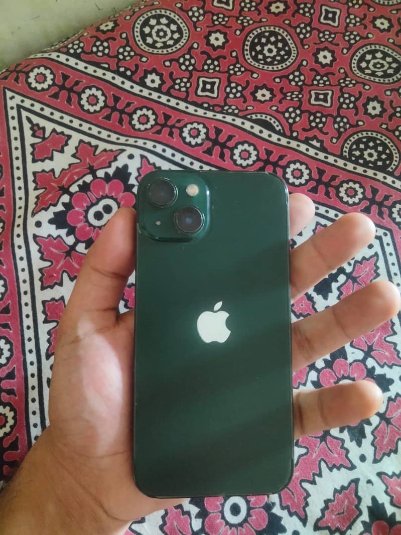 Apple iPhone 13 4