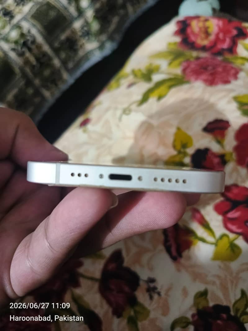 Apple iPhone 12 4