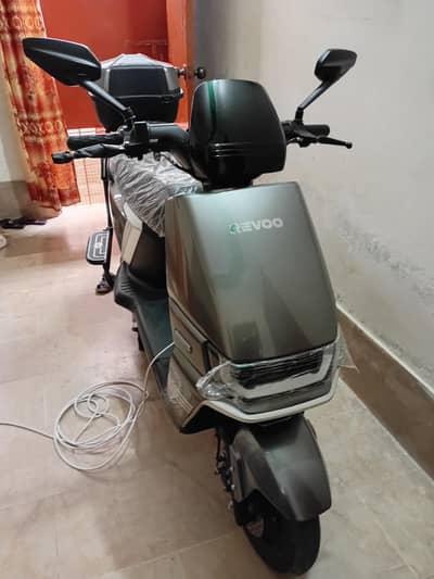 Revoo Electric Bike Model 2026 brand new