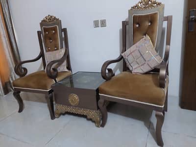 2 chairs and 1 tabel