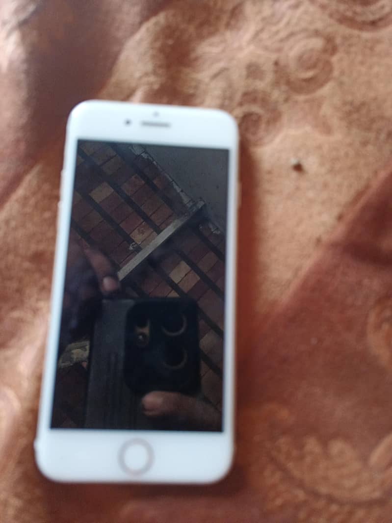 Apple iPhone 7 1