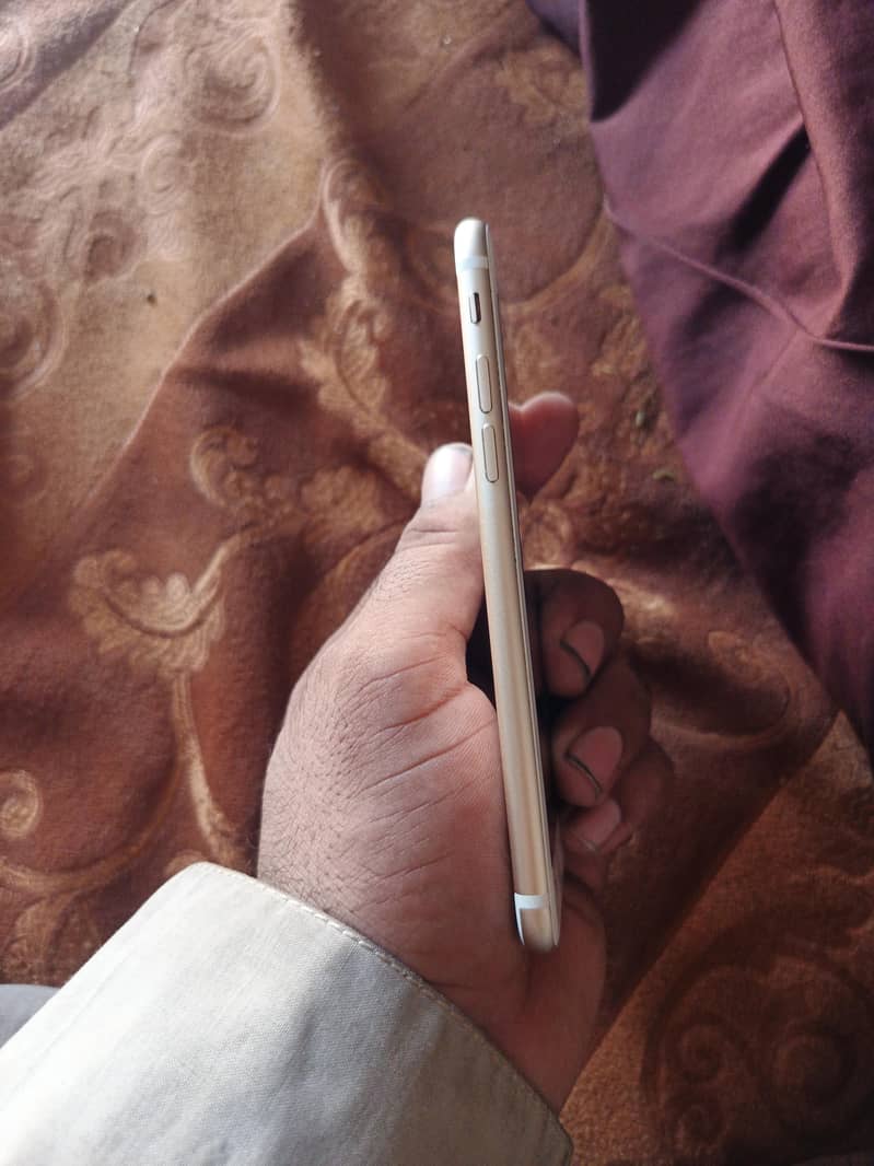 Apple iPhone 7 3