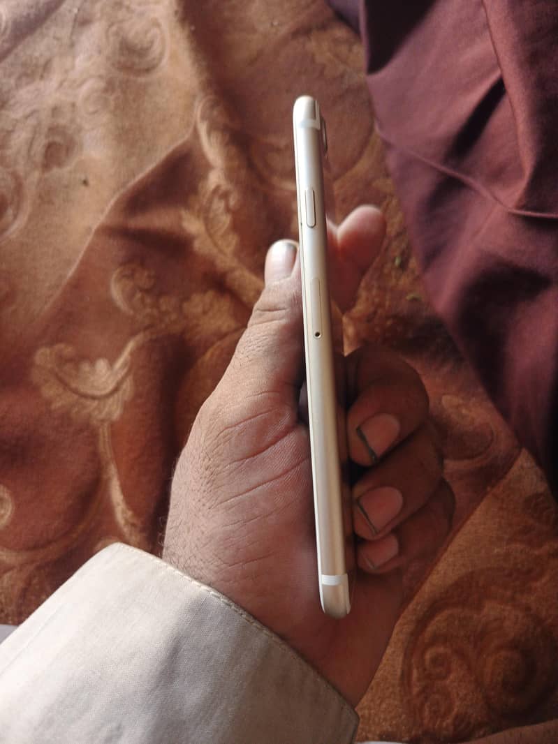 Apple iPhone 7 4