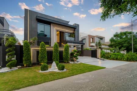 1-Kanal High-End Furnished Residence with Pool & Cinema Prime Location