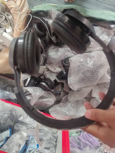 HEADPHONES  Amazing Base
