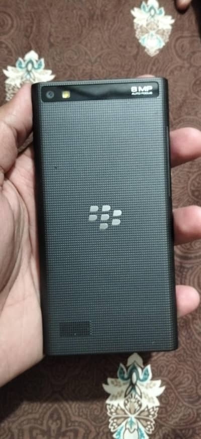 BlackBerry Z20 3/32 gb i think