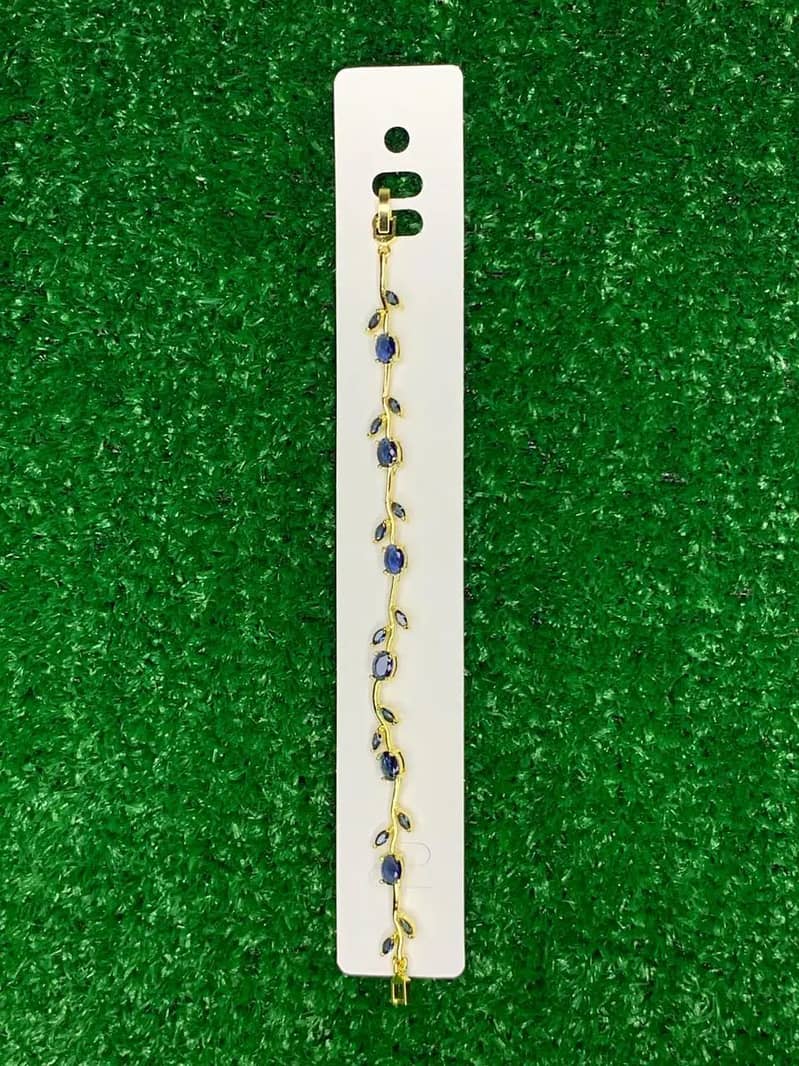 Bracelets 0