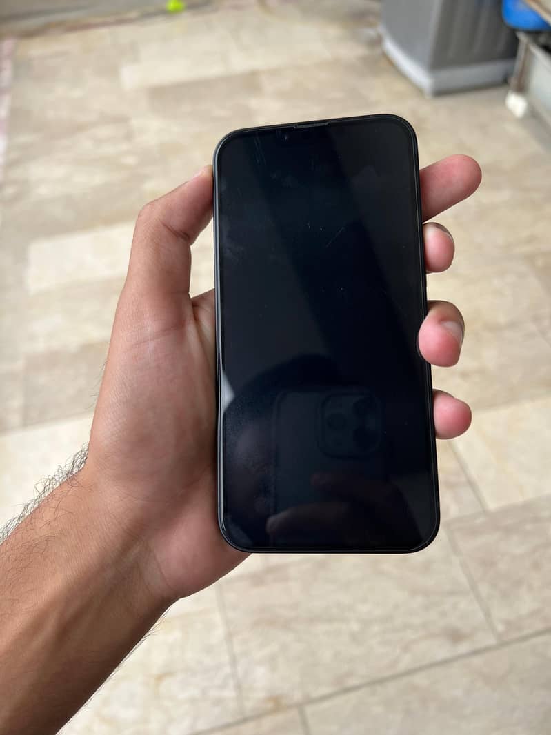 Apple iPhone 16e 9