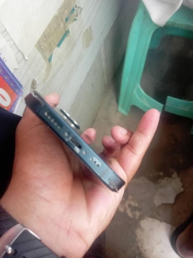 Apple iPhone 13 3