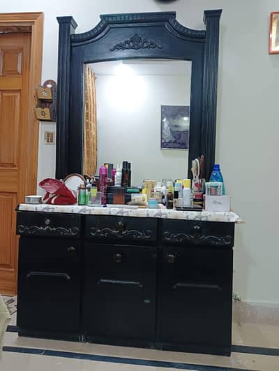 Dressing table and Showcase for sale