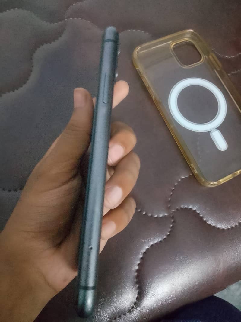 Apple iPhone 11 4