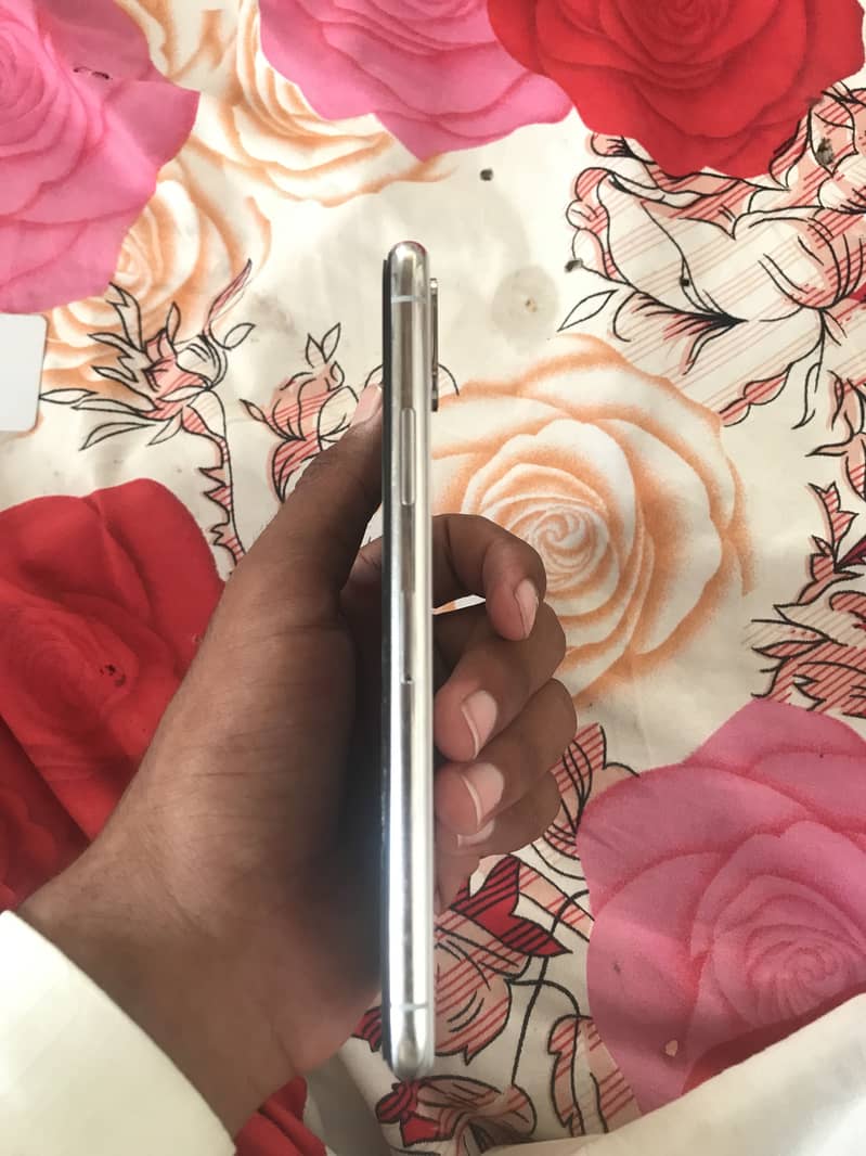 Apple iPhone X 3
