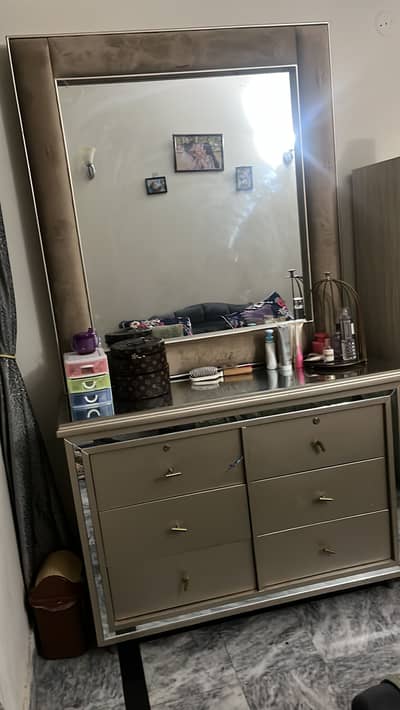 Dressing table