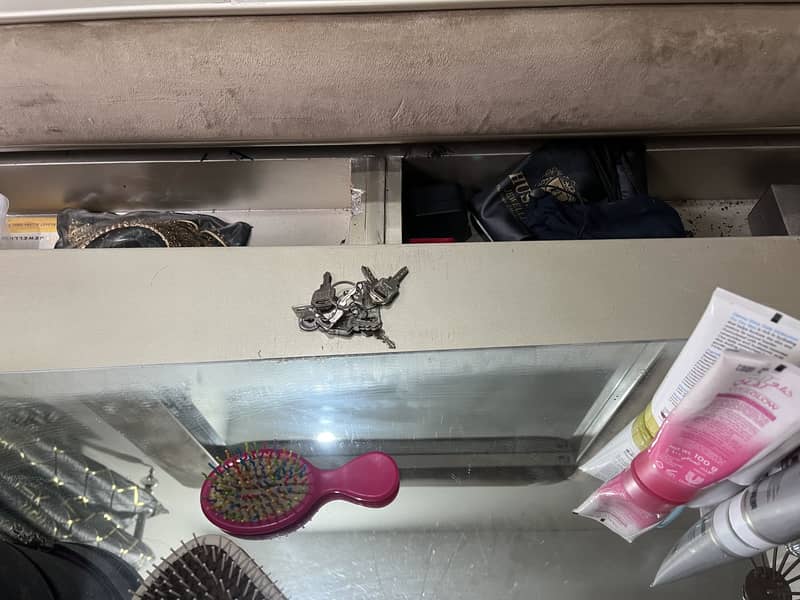 Dressing table 2