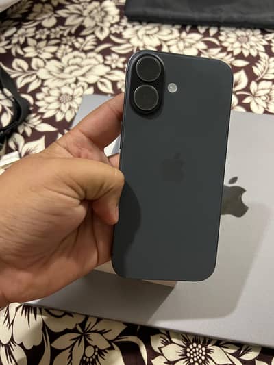 Apple iPhone 17 sim locked ( clean )