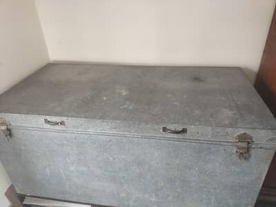6 feet trunk with stand