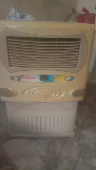 HEAVY OLD PLASTIC AIR COOLER GOOD AIR THROUGH