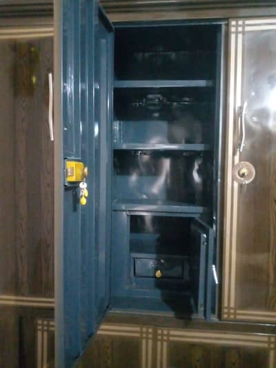 SAFE ALMIRA IN GOOD CONDITION