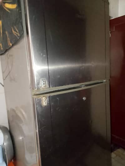 Dawlance 9175W medium size double door refrigerator - 12 cu(350 Ltrs)
