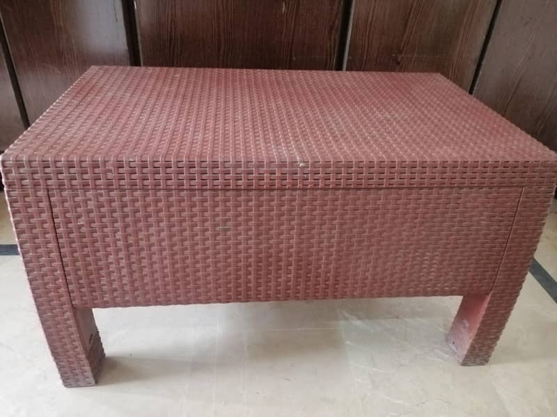 Plastic table 0
