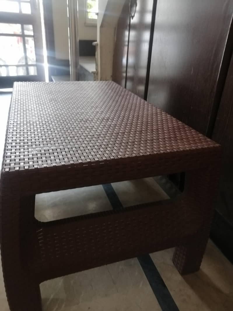 Plastic table 1