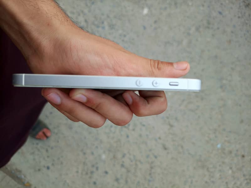 Apple iPhone SE 4