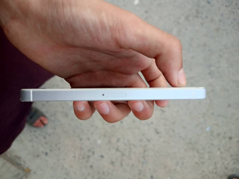 Apple iPhone SE 5