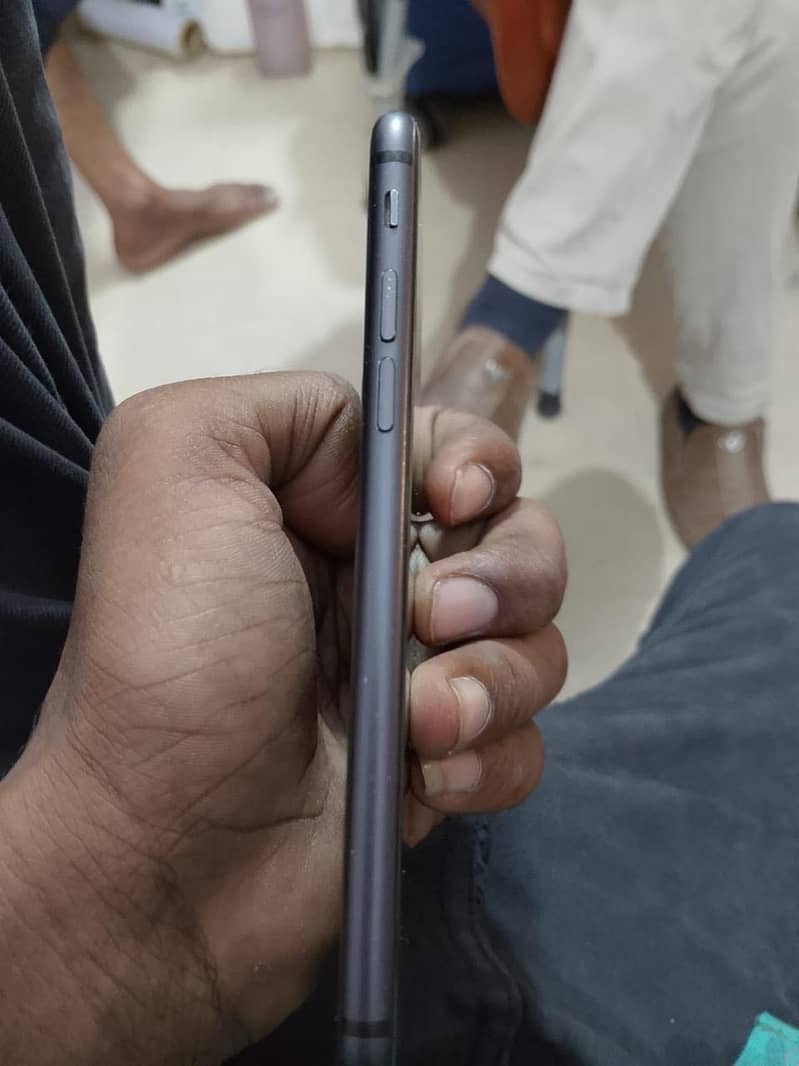 Apple iPhone 8 4