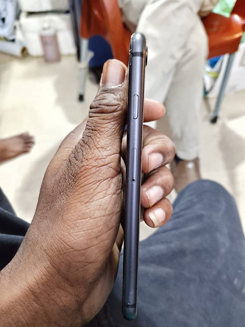 Apple iPhone 8 5
