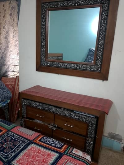 Dresser & Drawers in new condition lightly used, durable Wooden