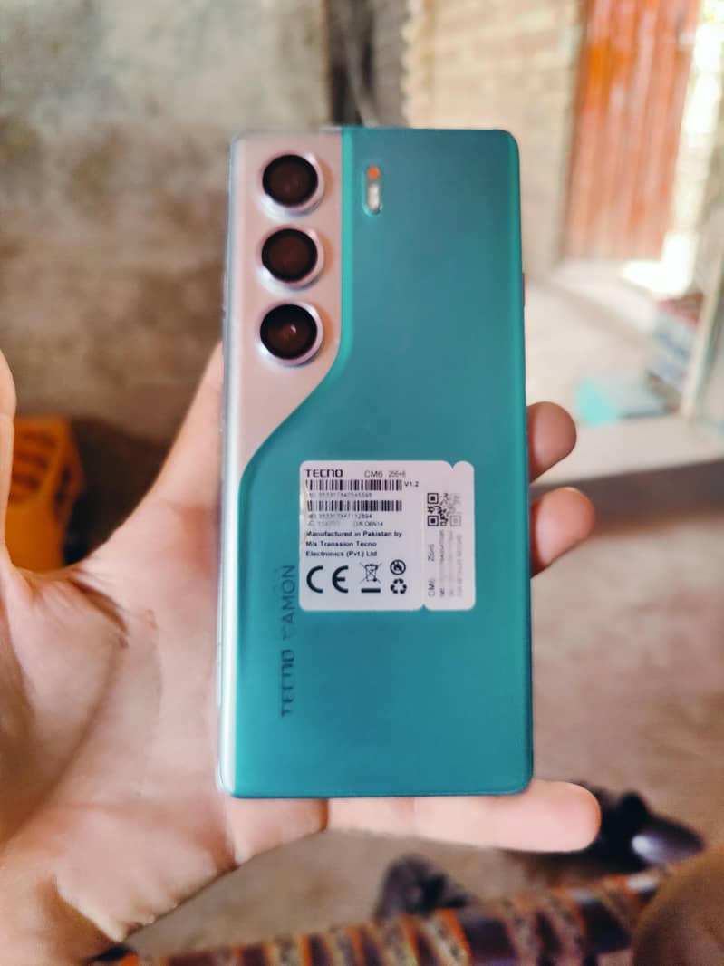 Tecno CAMON 40 Pro 0
