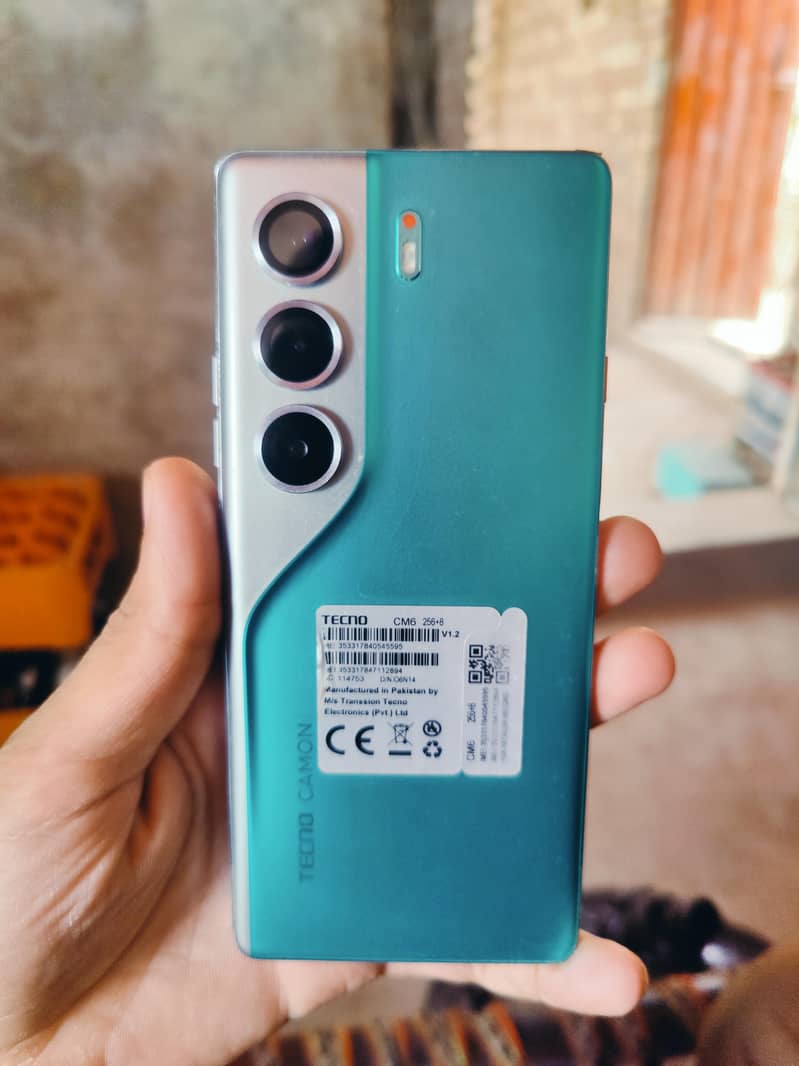 Tecno CAMON 40 Pro 1