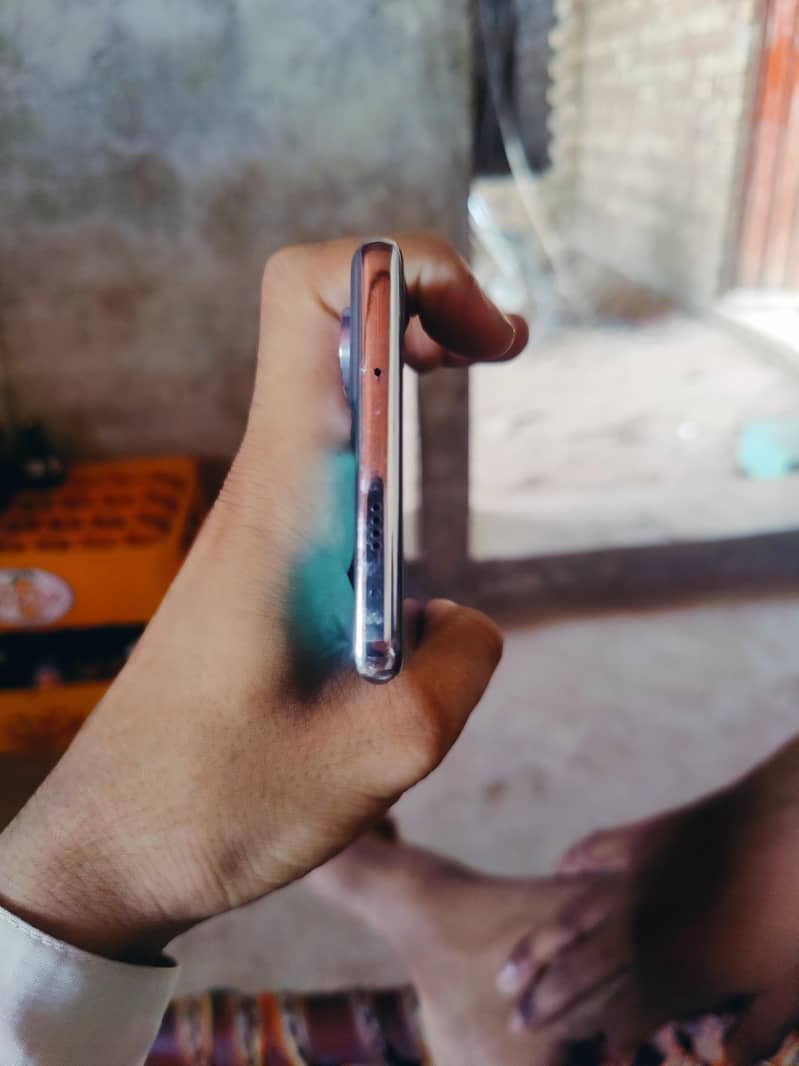 Tecno CAMON 40 Pro 4