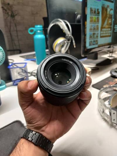 Sony FE 50mm 1.8 lens in excellent condition