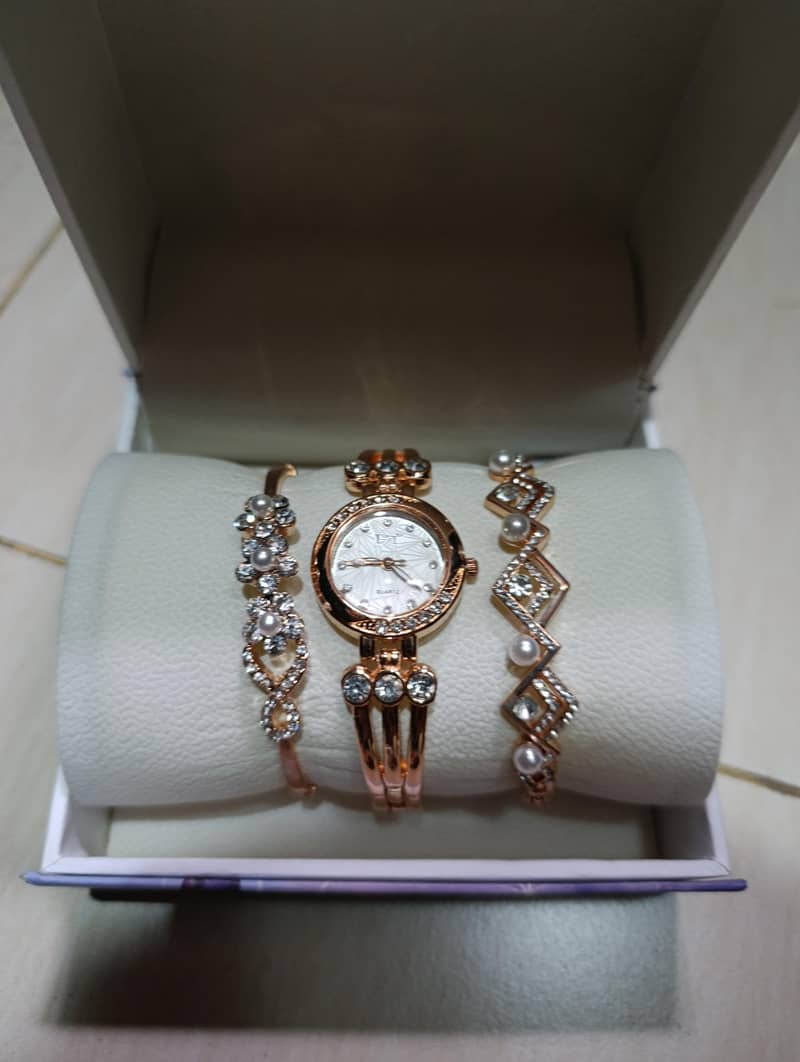 Quartz Watch With Braclets 0