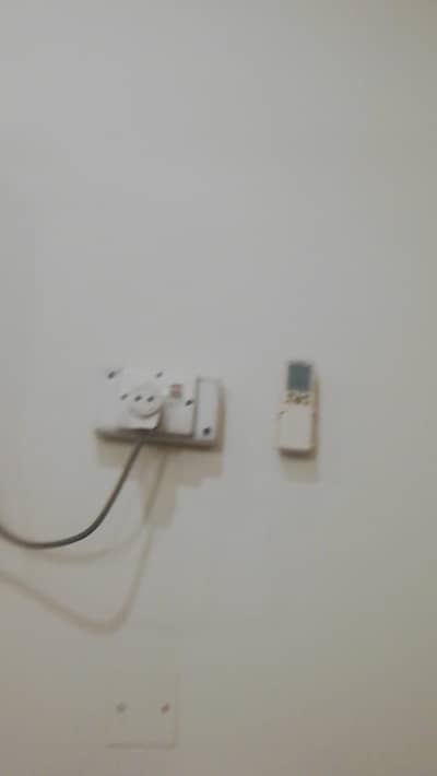 Haier Ac 10/10 working never open