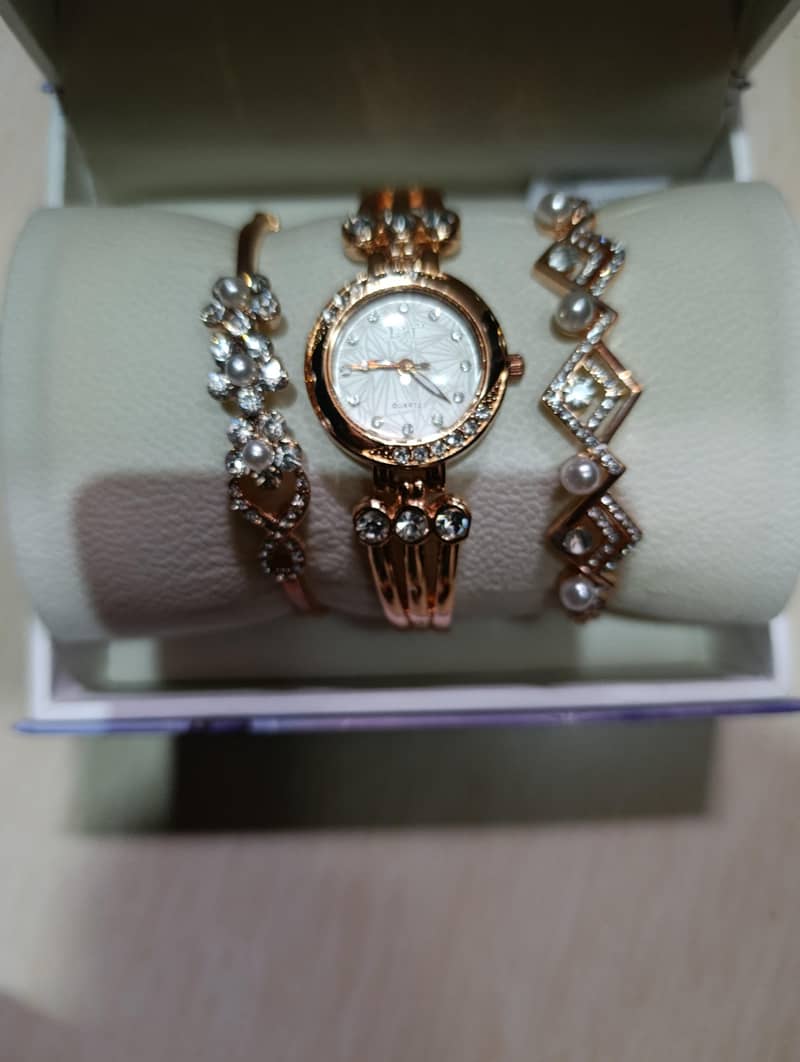 Quartz Watch With Braclets 3