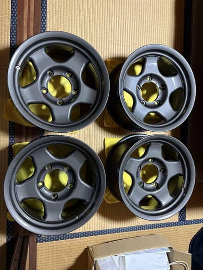 16×8jj 150 pcd size rim lot ka hain serious buyer contact