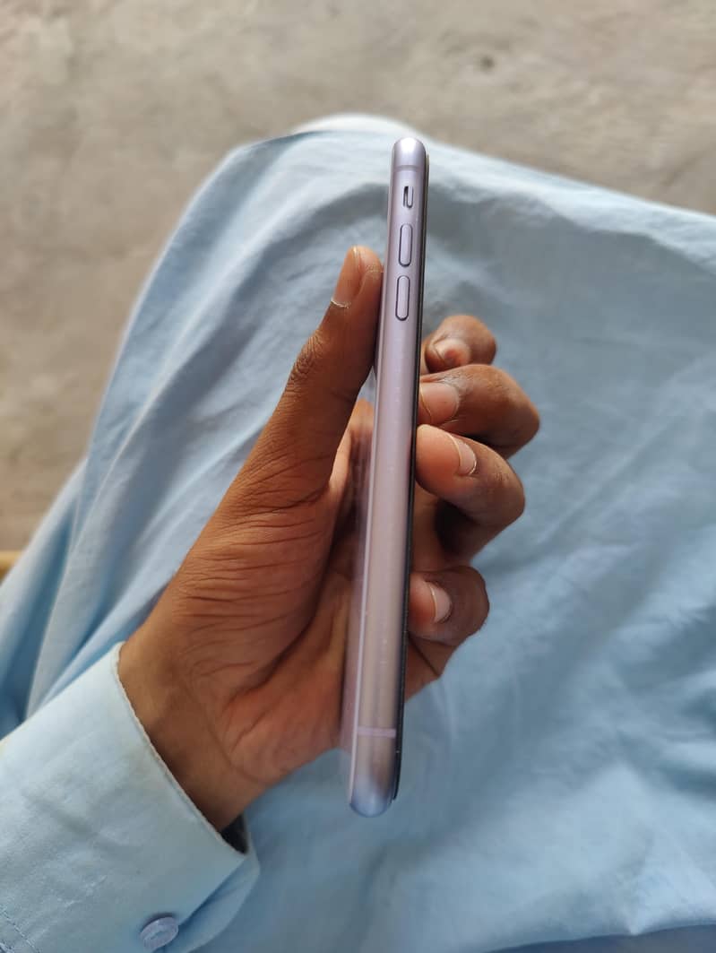 Apple iPhone 11 3