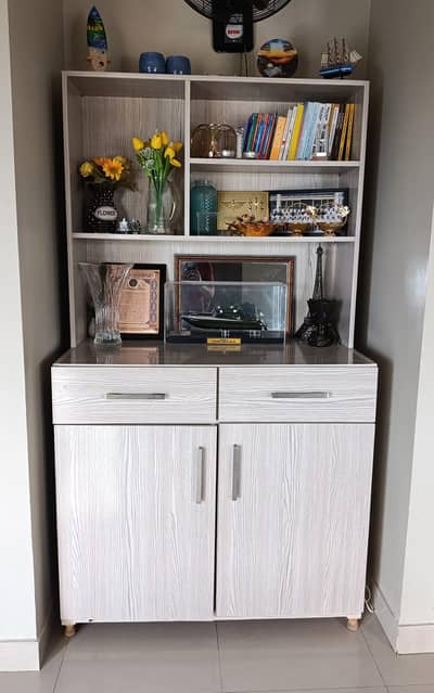 Premium Custom-Made Living Room Hutch / Display Cabinet – Like New! 