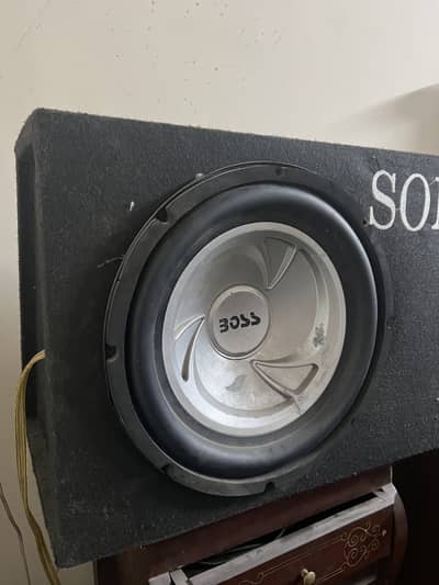 Woofer with 4 channel amplifier with complete wiring