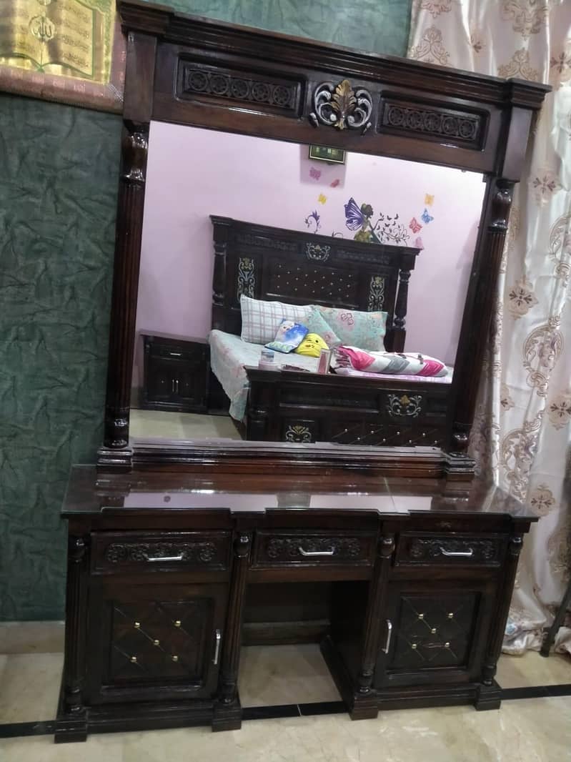 Dressing table plus Cupboard 0