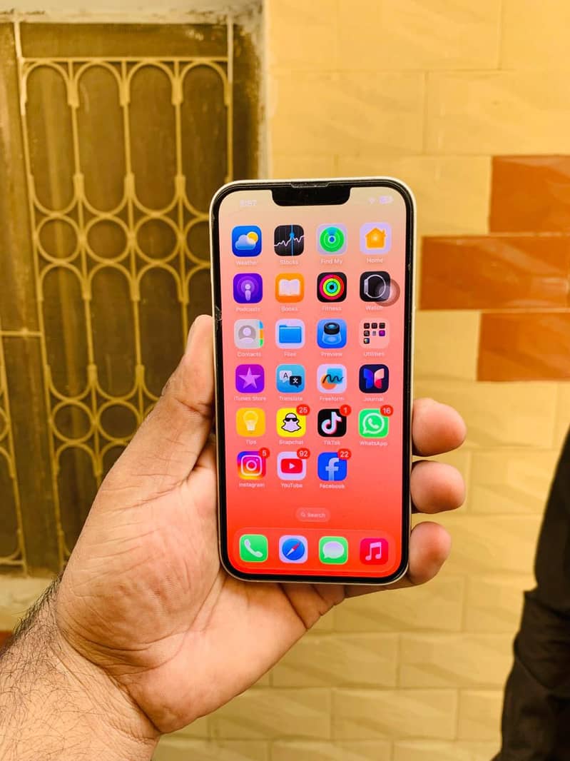Apple iPhone 13 1