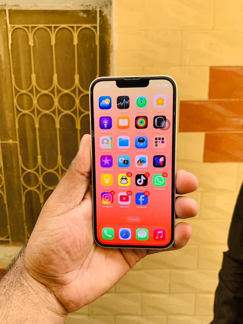 Apple iPhone 13 3