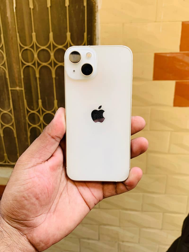 Apple iPhone 13 4