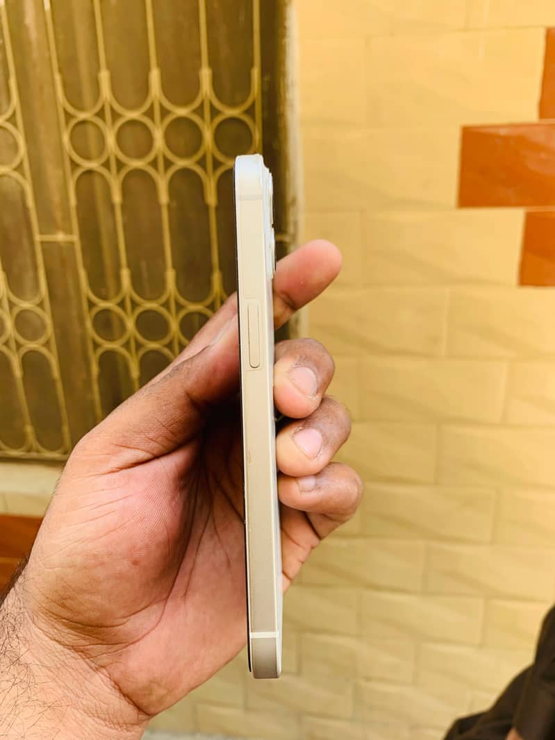 Apple iPhone 13 6