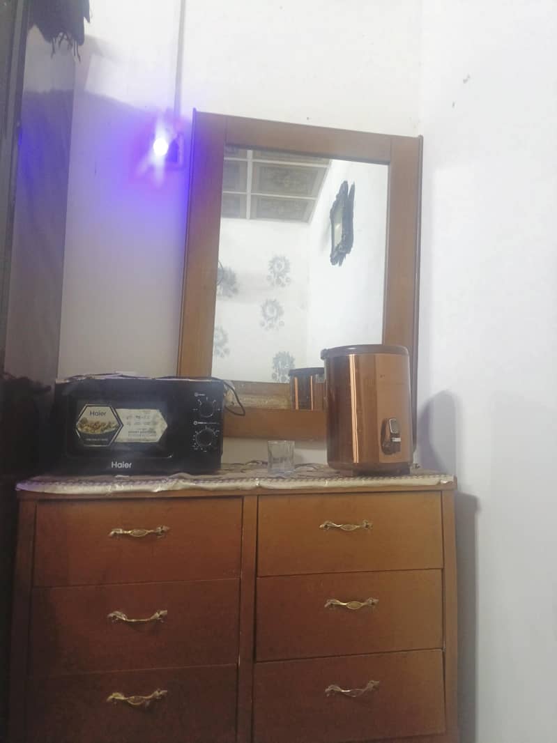 king size bed  side table 2